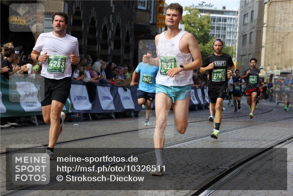 13.09.2026 - 21. swb-Marathon Bremen Strokosch-Dieckow http://msf.ph/oto/10326511 13.09.2026 13:12:03 Ziel 826, 4368, 4651, 5585, 6059, 6668, 8982, 8996, 9398, 13055, 2447, 2820, 3362, 3703, 3830, 4283, 5940, 6107, 6739, 7521, 13013 meine-sportfotos.de