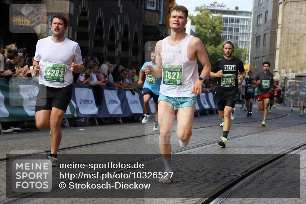 13.09.2026 - 21. swb-Marathon Bremen Strokosch-Dieckow http://msf.ph/oto/10326527 13.09.2026 13:12:03 Ziel 826, 4368, 4651, 5585, 6059, 6668, 8982, 8996, 9398, 13055, 2447, 2820, 3362, 3703, 3830, 4283, 5940, 6107, 6739, 7521, 13013 meine-sportfotos.de