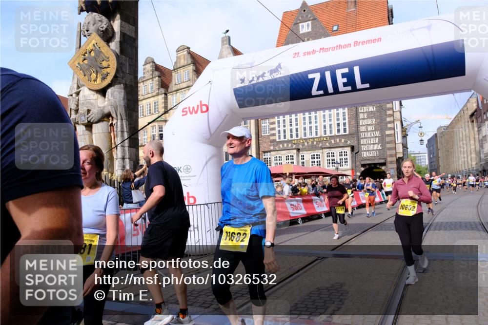 13.09.2026 - 21. swb-Marathon Bremen Tim E. http://msf.ph/oto/10326532 13.09.2026 11:01:28 Ziel 10428, 10639, 10892, 10964, 10965, 11049, 11116, 11260, 11306, 11428, 11681, 11682, 11751, 11813, 11816, 11850, 12085, 12241, 12245, 12283, 12390, 12391 meine-sportfotos.de