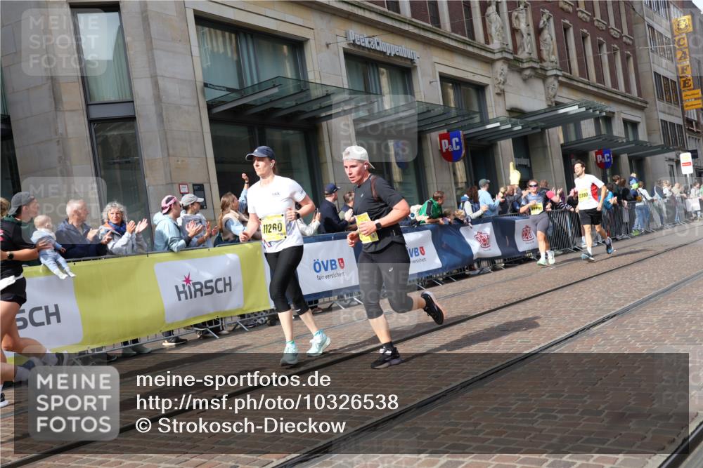13.09.2026 - 21. swb-Marathon Bremen Strokosch-Dieckow http://msf.ph/oto/10326538 13.09.2026 11:01:08 Ziel 10181, 10251, 10497, 10560, 10647, 10648, 10678, 11260, 11306, 11324, 11459, 11467, 11550, 11551, 11666, 11751, 11788, 11796, 11798, 11813, 11816, 11969, 11970, 12047, 12062, 12245, 12283, 12390, 12391, 10093, 10367, 10368, 10428, 10639, 10753, 10857, 10892, 10964, 10965, 11049, 11055, 11116, 11247, 11359, 11428, 11540, 11681, 11682, 11728, 11804, 11819, 11850, 12006, 12085, 12116, 12241, 12283, 12428 meine-sportfotos.de