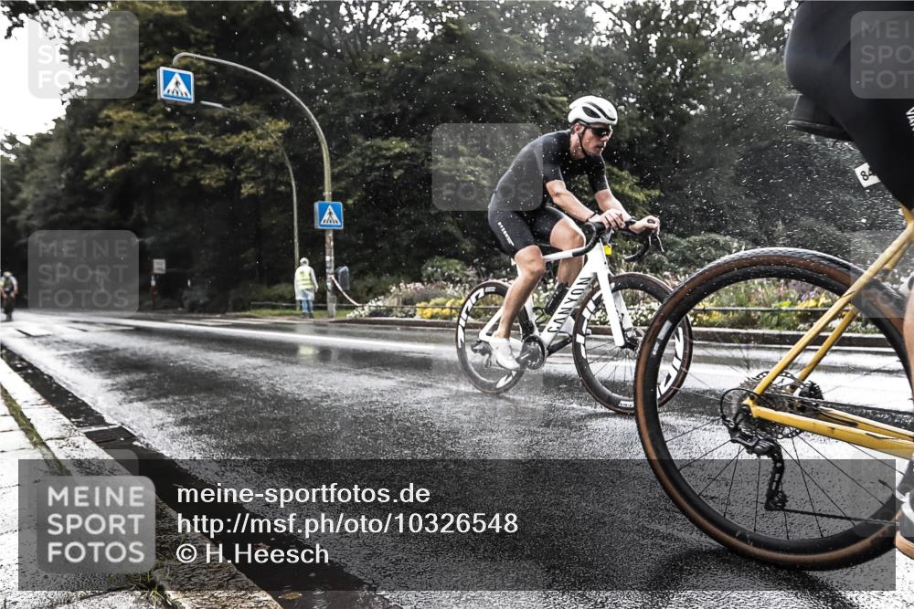 13.09.2026 - Stadtparktriathlon H.Heesch http://msf.ph/oto/10326548 13.09.2026 11:44:13 Radfahren 718, 836, 841, 861, 864 meine-sportfotos.de