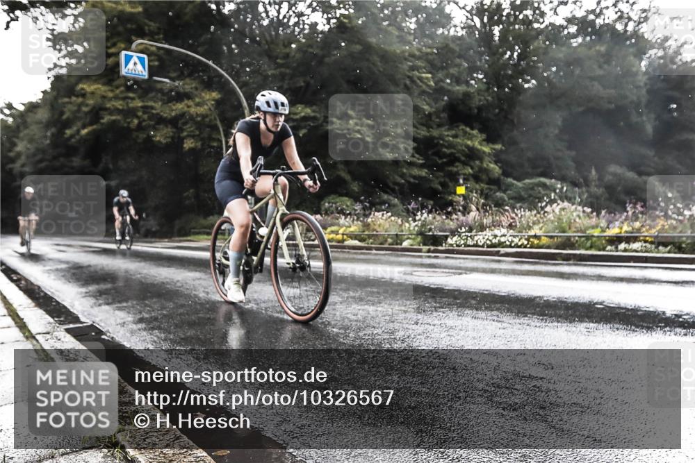 13.09.2026 - Stadtparktriathlon H.Heesch http://msf.ph/oto/10326567 13.09.2026 11:44:21 Radfahren 819, 833, 844, 896, 906, 923 meine-sportfotos.de