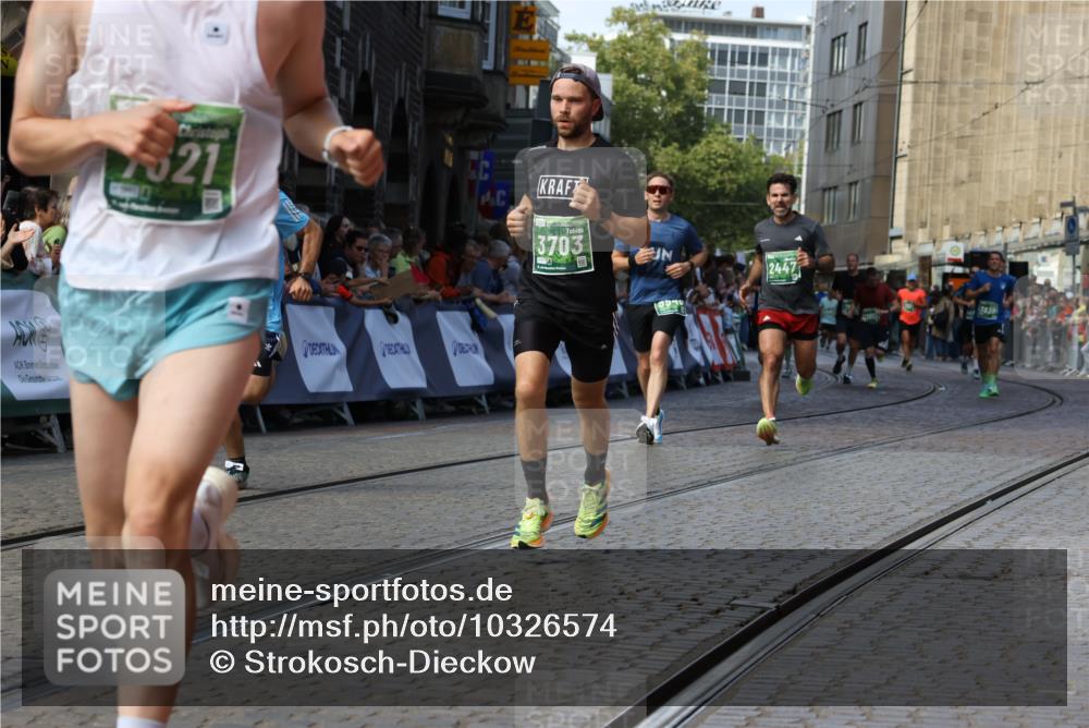 13.09.2026 - 21. swb-Marathon Bremen Strokosch-Dieckow http://msf.ph/oto/10326574 13.09.2026 13:12:04 Ziel 826, 4368, 4651, 5521, 5585, 6059, 6668, 8996, 9398, 13055, 2447, 2820, 3362, 3703, 3830, 5940, 6107, 6739, 7521, 13013 meine-sportfotos.de