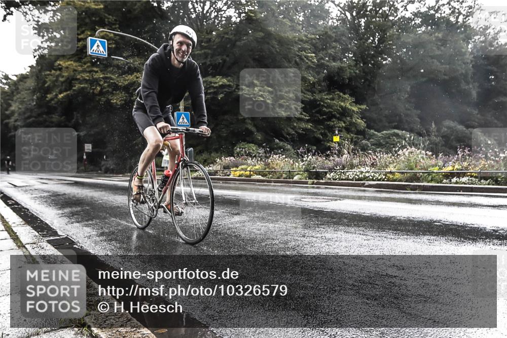 13.09.2026 - Stadtparktriathlon H.Heesch http://msf.ph/oto/10326579 13.09.2026 11:44:22 Radfahren 819, 844, 896, 923 meine-sportfotos.de