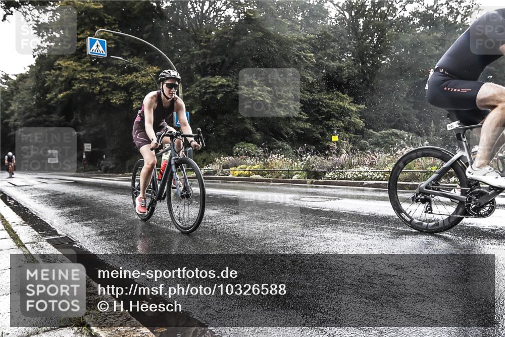 13.09.2026 - Stadtparktriathlon H.Heesch http://msf.ph/oto/10326588 13.09.2026 11:44:27 Radfahren 721, 830, 902 meine-sportfotos.de