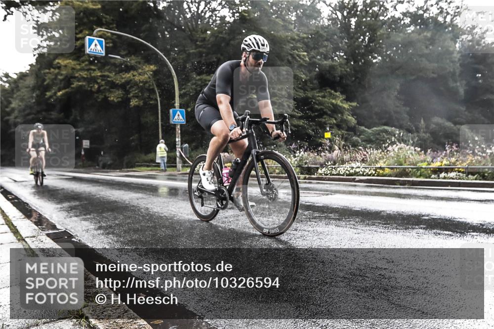 13.09.2026 - Stadtparktriathlon H.Heesch http://msf.ph/oto/10326594 13.09.2026 11:44:33 Radfahren 760, 830, 911 meine-sportfotos.de