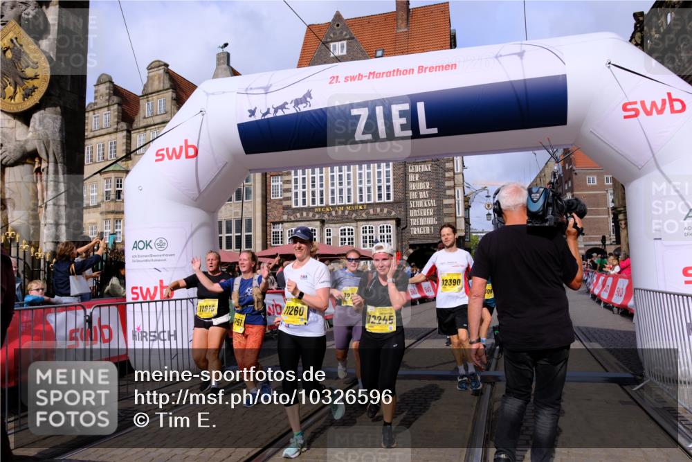 13.09.2026 - 21. swb-Marathon Bremen Tim E. http://msf.ph/oto/10326596 13.09.2026 11:01:32 Ziel 10639, 10678, 10892, 10964, 10965, 11049, 11116, 11260, 11306, 11428, 11681, 11682, 11751, 11796, 11813, 11816, 11850, 12062, 12241, 12245, 12283, 12390, 12391 meine-sportfotos.de