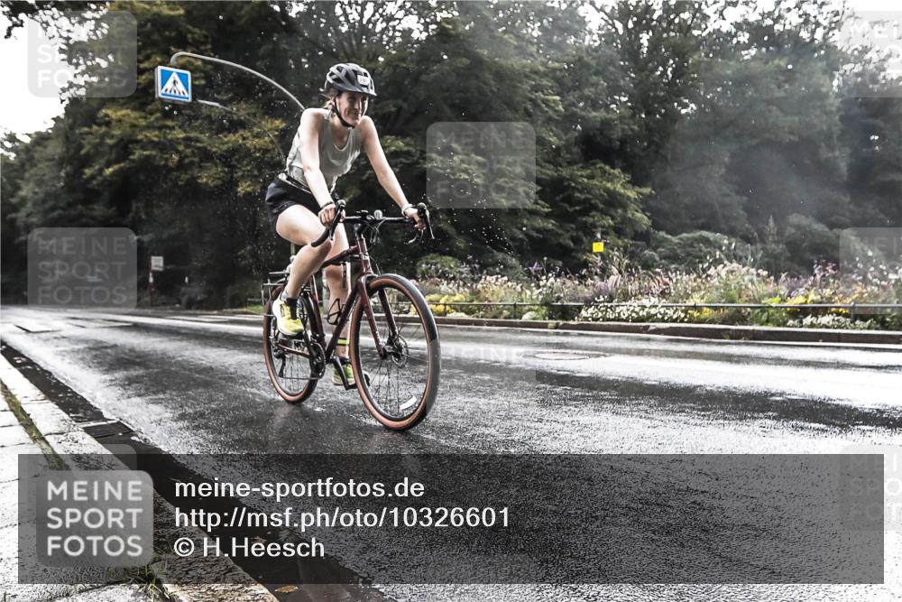 13.09.2026 - Stadtparktriathlon H.Heesch http://msf.ph/oto/10326601 13.09.2026 11:44:34 Radfahren 760, 911 meine-sportfotos.de
