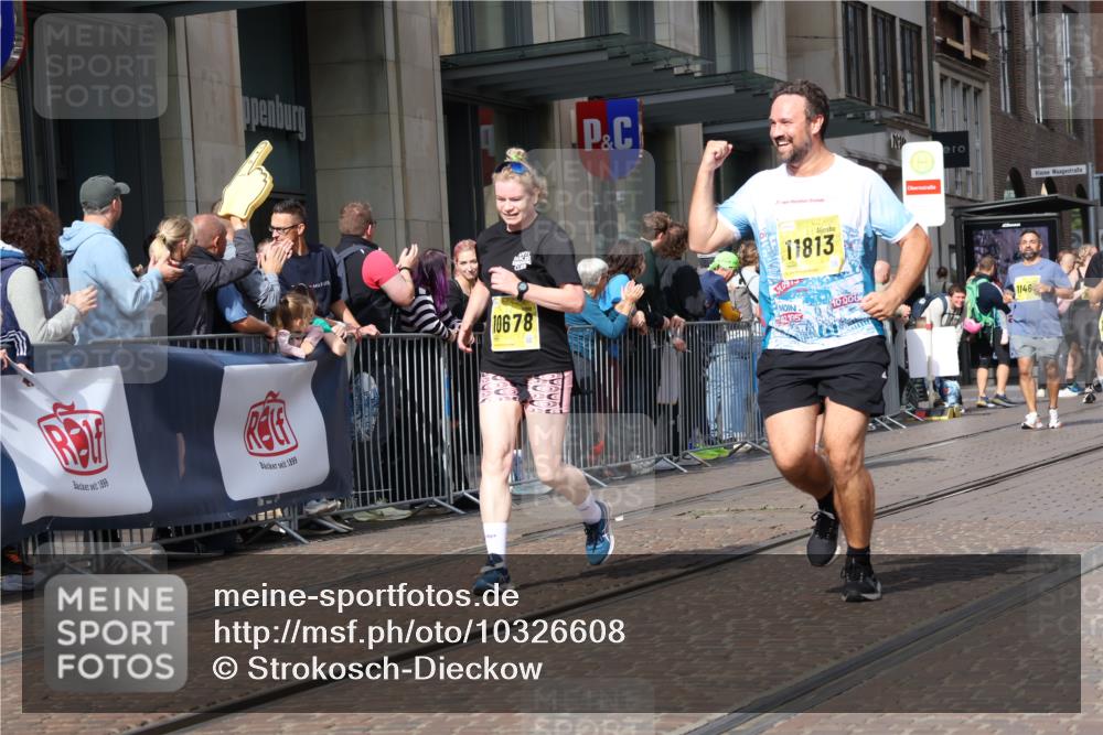 13.09.2026 - 21. swb-Marathon Bremen Strokosch-Dieckow http://msf.ph/oto/10326608 13.09.2026 11:01:11 Ziel 10181, 10251, 10332, 10497, 10560, 10647, 10648, 10678, 11075, 11305, 11306, 11324, 11459, 11467, 11550, 11551, 11666, 11788, 11796, 11798, 11813, 11969, 11970, 12047, 12062, 12390, 12391, 10093, 10367, 10368, 10428, 10639, 10753, 10892, 10964, 10965, 11049, 11055, 11116, 11247, 11260, 11306, 11359, 11428, 11540, 11681, 11682, 11728, 11751, 11804, 11816, 11850, 12085, 12116, 12241, 12245, 12283, 12390, 12391, 12428 meine-sportfotos.de