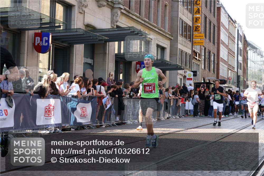 13.09.2026 - 21. swb-Marathon Bremen Strokosch-Dieckow http://msf.ph/oto/10326612 13.09.2026 13:20:22 Ziel 541, 769, 876, 1528, 1646, 1881, 2493, 2640, 3356, 3813, 3866, 4174, 4357, 4358, 4482, 4612, 5161, 5213, 5493, 5855, 5954, 6177, 6495, 6496, 7411, 7517, 8005, 8141, 8804, 9162, 9691, 9721, 9949, 13126, 201, 205, 232, 334, 655, 1058, 1197, 1390, 1537, 1646, 1750, 1931, 2122, 2343, 2577, 2807, 2885, 2903, 2953, 3685, 3690, 4287, 4351, 5137, 5340, 5389, 5450, 5583, 6663, 6901, 7018, 7341, 7531, 7664, 8178, 9047, 9518, 9756, 13222 meine-sportfotos.de