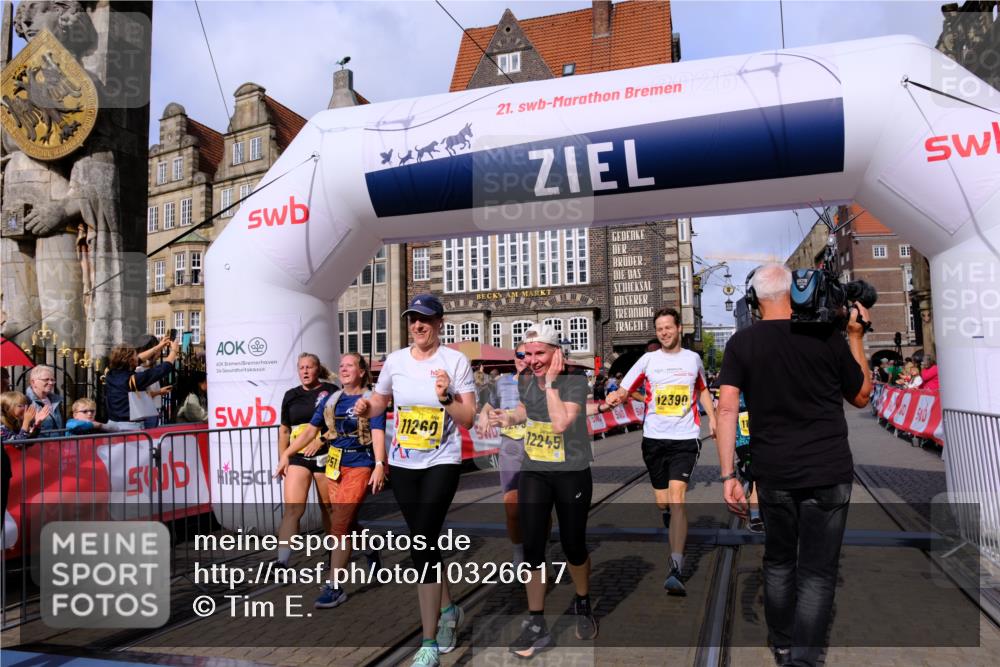 13.09.2026 - 21. swb-Marathon Bremen Tim E. http://msf.ph/oto/10326617 13.09.2026 11:01:32 Ziel 10639, 10678, 10892, 10964, 10965, 11049, 11116, 11260, 11306, 11428, 11681, 11682, 11751, 11796, 11813, 11816, 11850, 12062, 12241, 12245, 12283, 12390, 12391 meine-sportfotos.de