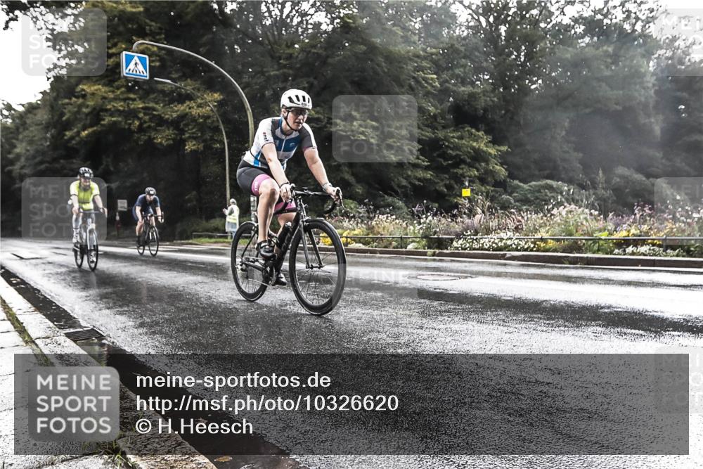 13.09.2026 - Stadtparktriathlon H.Heesch http://msf.ph/oto/10326620 13.09.2026 11:44:41 Radfahren 709, 720, 790, 798, 806, 853 meine-sportfotos.de