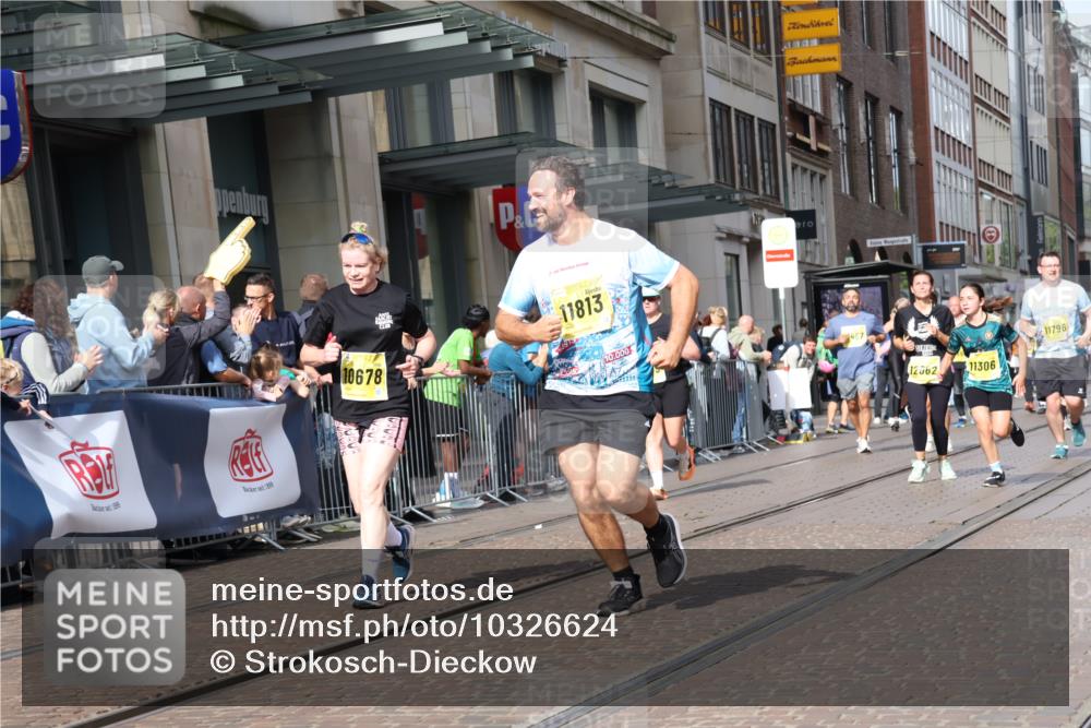 13.09.2026 - 21. swb-Marathon Bremen Strokosch-Dieckow http://msf.ph/oto/10326624 13.09.2026 11:01:12 Ziel 10181, 10251, 10332, 10497, 10560, 10647, 10648, 10678, 11075, 11150, 11305, 11324, 11459, 11467, 11550, 11551, 11666, 11788, 11796, 11798, 11813, 11969, 11970, 11985, 11986, 12047, 12062, 10093, 10367, 10368, 10428, 10639, 10753, 10892, 10964, 10965, 11049, 11116, 11247, 11260, 11306, 11359, 11428, 11540, 11681, 11682, 11728, 11751, 11813, 11816, 11850, 12085, 12116, 12241, 12245, 12283, 12390, 12391, 12428 meine-sportfotos.de