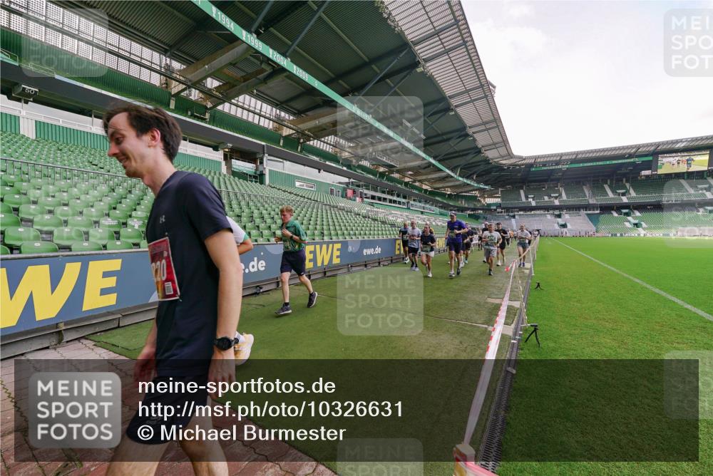 13.09.2026 - 21. swb-Marathon Bremen Michael Burmester http://msf.ph/oto/10326631 13.09.2026 13:30:53 Laufen im Stadion 122, 171, 224, 295, 297, 405, 487, 639, 767, 806, 840, 965, 1114, 1217, 1242, 1270, 1310, 1314, 1329, 1529, 1633, 1634, 1775, 1810, 1811, 1886, 1892, 1904, 1983, 2216, 2238, 2242, 2249, 2263, 2368, 2372, 2449, 2546, 2615, 2629, 2637, 2643, 2677, 2719, 2726, 2738, 2830, 2869, 2871, 2877, 2918, 2952, 2994, 3038, 3053, 3094, 3101, 3140, 3227, 3286, 3401, 3426, 3563, 3723, 3736, 3873, 3876, 3898, 3918, 3929, 3944, 4056, 357 meine-sportfotos.de