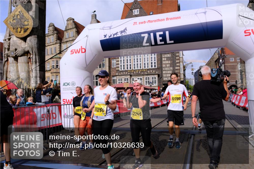 13.09.2026 - 21. swb-Marathon Bremen Tim E. http://msf.ph/oto/10326639 13.09.2026 11:01:32 Ziel 10639, 10678, 10892, 10964, 10965, 11049, 11116, 11260, 11306, 11428, 11681, 11682, 11751, 11796, 11813, 11816, 11850, 12062, 12241, 12245, 12283, 12390, 12391 meine-sportfotos.de