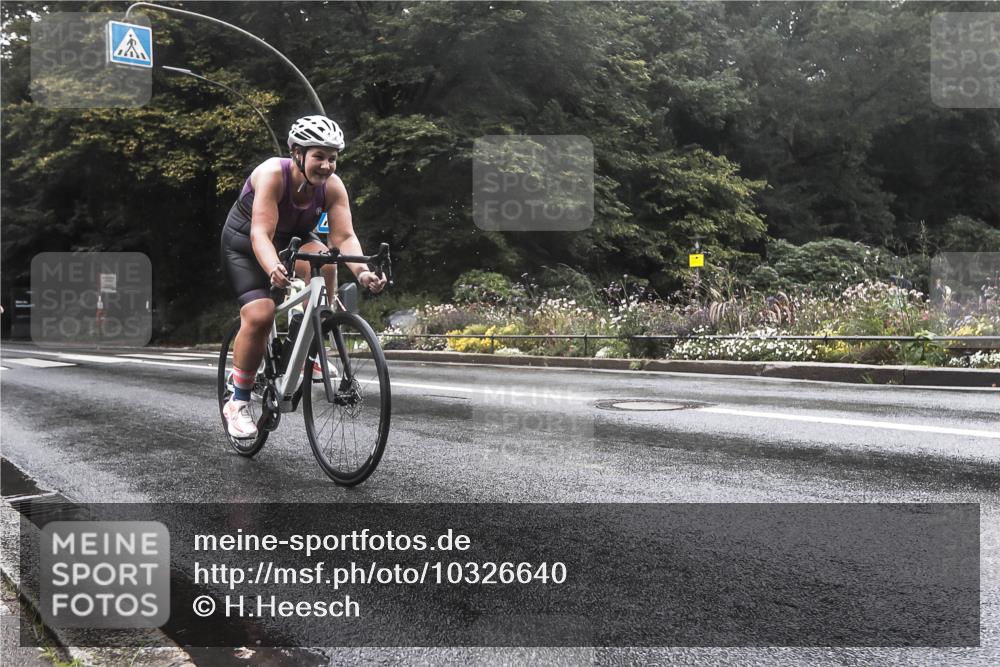 13.09.2026 - Stadtparktriathlon H.Heesch http://msf.ph/oto/10326640 13.09.2026 12:56:45 Radfahren 1105, 1176, 1231, 1241 meine-sportfotos.de
