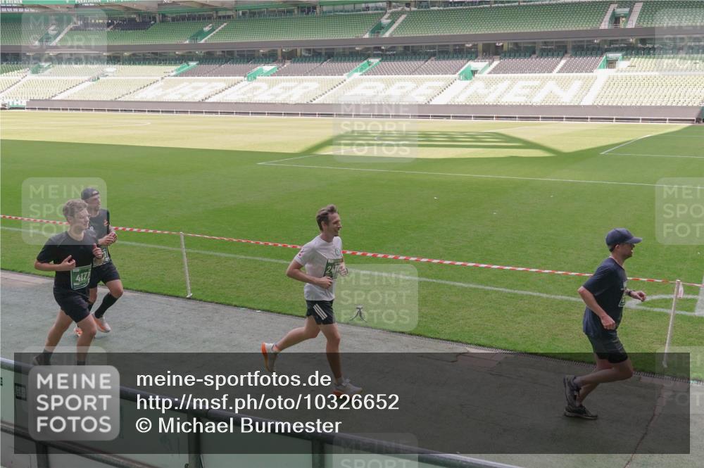 13.09.2026 - 21. swb-Marathon Bremen Michael Burmester http://msf.ph/oto/10326652 13.09.2026 12:56:12 Laufen im Stadion 205, 307, 388, 411, 431, 465, 495, 655, 769, 854, 857, 876, 913, 926, 948, 1058, 1130, 1197, 1390, 1537, 1599, 1601, 1645, 1750, 1972, 2001, 2040, 2122, 2125, 2234, 2251, 2260, 2319, 2383, 2473, 2474, 2535, 2604, 2634, 2640, 2671, 2761, 2812, 2922, 2948, 3057, 3119, 3134, 3175, 3192, 3202, 3246, 3290, 3346, 3348, 3411, 3458, 3508, 3706, 3716, 3813, 3836, 4135, 4137, 4171, 4413, 4479, 4733, 5277, 5430, 5530, 5695, 5867, 6106 meine-sportfotos.de