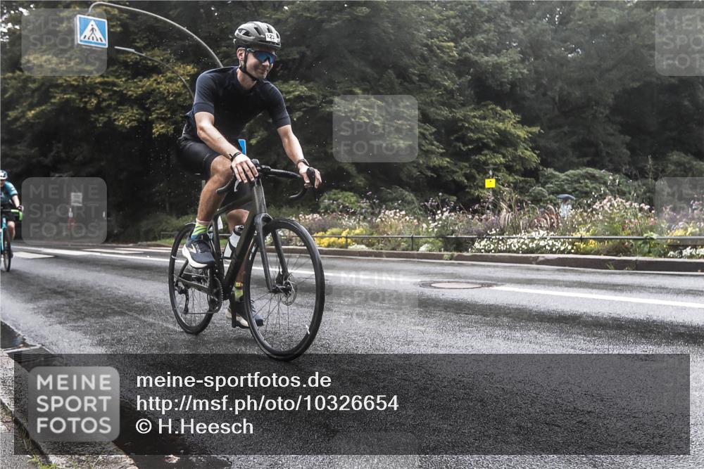 13.09.2026 - Stadtparktriathlon H.Heesch http://msf.ph/oto/10326654 13.09.2026 12:56:48 Radfahren 1083, 1105, 1176, 1231 meine-sportfotos.de
