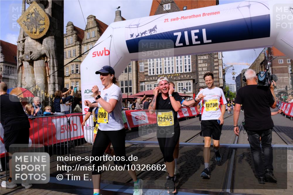 13.09.2026 - 21. swb-Marathon Bremen Tim E. http://msf.ph/oto/10326662 13.09.2026 11:01:33 Ziel 10647, 10648, 10678, 10892, 10964, 10965, 11049, 11116, 11260, 11306, 11428, 11681, 11682, 11751, 11796, 11813, 11816, 11850, 11969, 11970, 12062, 12241, 12245, 12283, 12390, 12391 meine-sportfotos.de