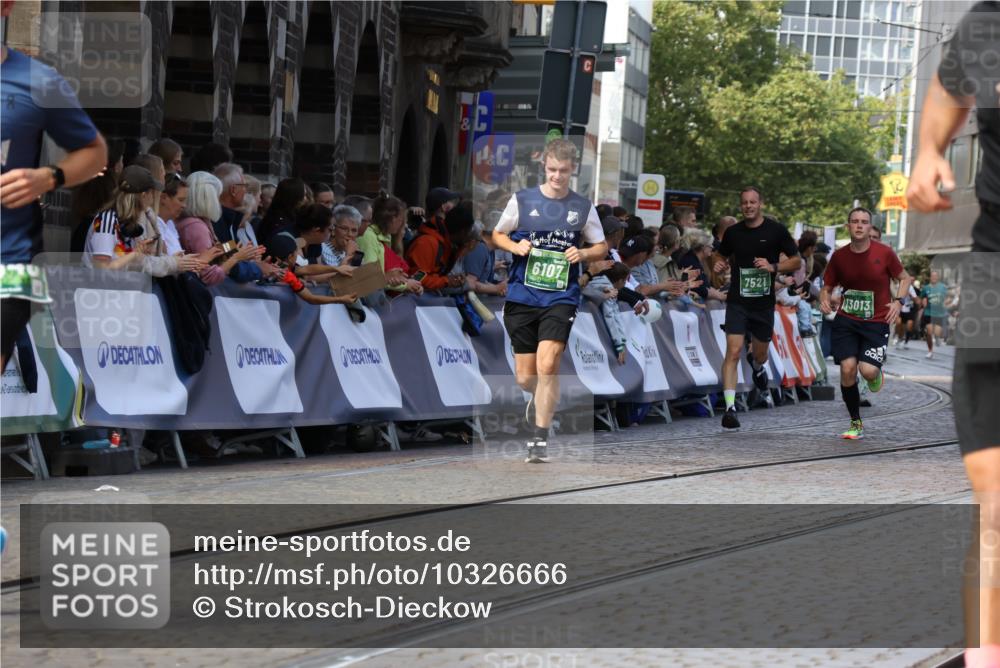 13.09.2026 - 21. swb-Marathon Bremen Strokosch-Dieckow http://msf.ph/oto/10326666 13.09.2026 13:12:07 Ziel 826, 863, 4368, 4651, 5521, 5585, 5893, 6059, 6668, 8996, 9398, 13055, 3362, 3830, 5940, 6107, 7328, 7521, 8981, 13013 meine-sportfotos.de