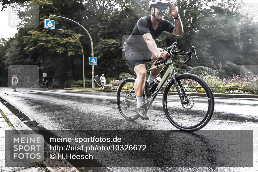 13.09.2026 - Stadtparktriathlon H.Heesch http://msf.ph/oto/10326672 13.09.2026 11:45:10 Radfahren 829, 877, 915 meine-sportfotos.de