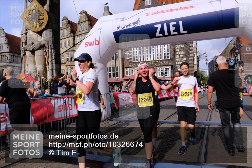 13.09.2026 - 21. swb-Marathon Bremen Tim E. http://msf.ph/oto/10326674 13.09.2026 11:01:33 Ziel 10647, 10648, 10678, 10892, 10964, 10965, 11049, 11116, 11260, 11306, 11428, 11681, 11682, 11751, 11796, 11813, 11816, 11850, 11969, 11970, 12062, 12241, 12245, 12283, 12390, 12391 meine-sportfotos.de