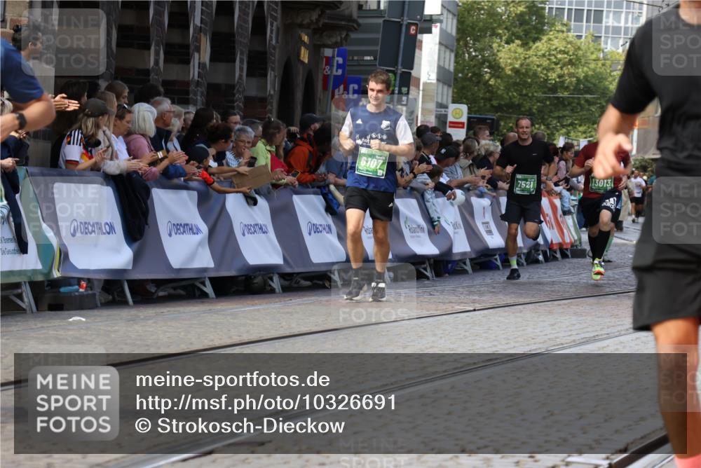 13.09.2026 - 21. swb-Marathon Bremen Strokosch-Dieckow http://msf.ph/oto/10326691 13.09.2026 13:12:08 Ziel 826, 863, 4368, 4651, 4698, 5521, 5585, 5893, 6059, 6668, 8996, 9398, 13055, 3362, 3830, 5940, 6107, 7328, 7521, 8981, 13013 meine-sportfotos.de