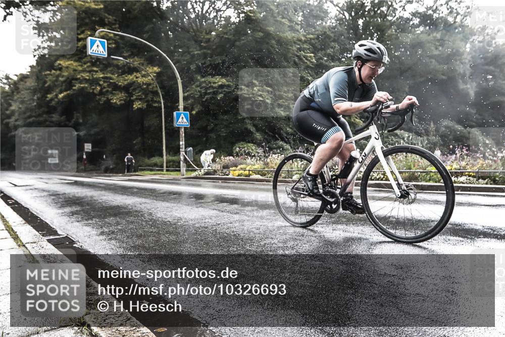 13.09.2026 - Stadtparktriathlon H.Heesch http://msf.ph/oto/10326693 13.09.2026 11:45:21 Radfahren 799 meine-sportfotos.de