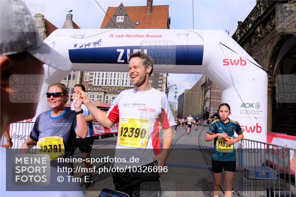 13.09.2026 - 21. swb-Marathon Bremen Tim E. http://msf.ph/oto/10326696 13.09.2026 11:01:34 Ziel 10647, 10648, 10678, 10892, 10964, 10965, 11049, 11116, 11260, 11306, 11428, 11459, 11681, 11682, 11751, 11796, 11813, 11816, 11969, 11970, 12062, 12241, 12245, 12283, 12390, 12391 meine-sportfotos.de