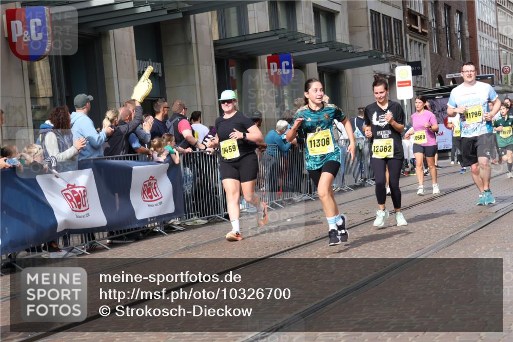 13.09.2026 - 21. swb-Marathon Bremen Strokosch-Dieckow http://msf.ph/oto/10326700 13.09.2026 11:01:14 Ziel 10181, 10251, 10332, 10497, 10560, 10647, 10648, 10678, 11075, 11150, 11305, 11324, 11459, 11467, 11550, 11551, 11666, 11668, 11747, 11788, 11796, 11798, 11969, 11970, 11985, 11986, 12047, 12062, 10093, 10428, 10639, 10753, 10892, 10964, 10965, 11049, 11116, 11260, 11306, 11359, 11428, 11540, 11681, 11682, 11728, 11751, 11813, 11816, 11850, 12085, 12116, 12241, 12245, 12283, 12390, 12391, 12428 meine-sportfotos.de