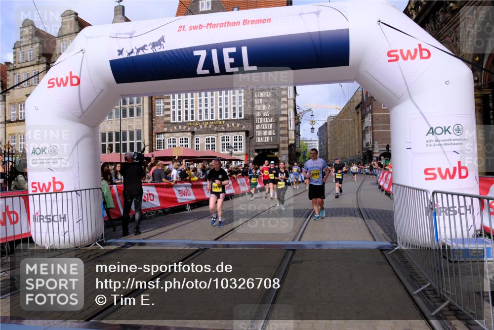 13.09.2026 - 21. swb-Marathon Bremen Tim E. http://msf.ph/oto/10326708 13.09.2026 11:01:38 Ziel 10560, 10647, 10648, 10678, 10892, 11260, 11306, 11459, 11467, 11666, 11751, 11788, 11796, 11798, 11813, 11816, 11969, 11970, 12047, 12062, 12245, 12283, 12390, 12391 meine-sportfotos.de