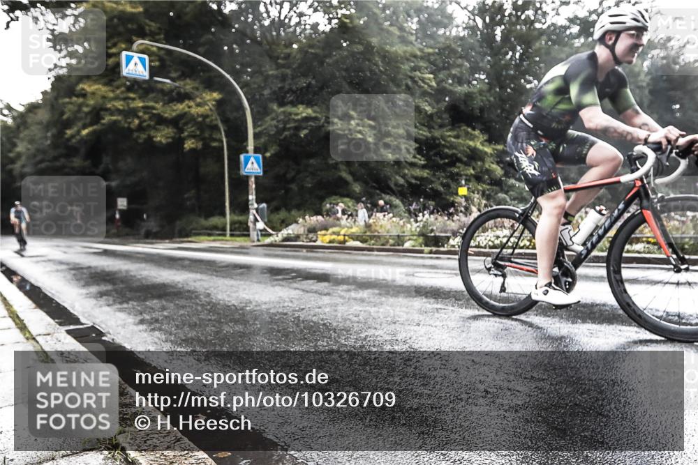 13.09.2026 - Stadtparktriathlon H.Heesch http://msf.ph/oto/10326709 13.09.2026 11:45:37 Radfahren 749, 895 meine-sportfotos.de