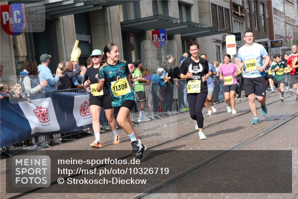 13.09.2026 - 21. swb-Marathon Bremen Strokosch-Dieckow http://msf.ph/oto/10326719 13.09.2026 11:01:15 Ziel 10181, 10251, 10332, 10497, 10560, 10647, 10648, 10678, 11075, 11150, 11305, 11324, 11459, 11467, 11486, 11550, 11551, 11666, 11668, 11747, 11788, 11796, 11798, 11969, 11970, 11985, 11986, 12047, 12062, 10093, 10428, 10639, 10753, 10892, 10964, 10965, 11049, 11116, 11260, 11306, 11359, 11428, 11540, 11681, 11682, 11728, 11751, 11813, 11816, 11850, 12085, 12116, 12241, 12245, 12283, 12390, 12391, 12428 meine-sportfotos.de