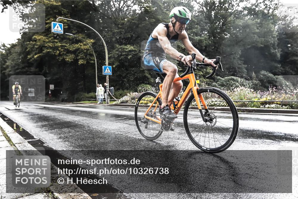 13.09.2026 - Stadtparktriathlon H.Heesch http://msf.ph/oto/10326738 13.09.2026 11:45:53 Radfahren 866, 926 meine-sportfotos.de