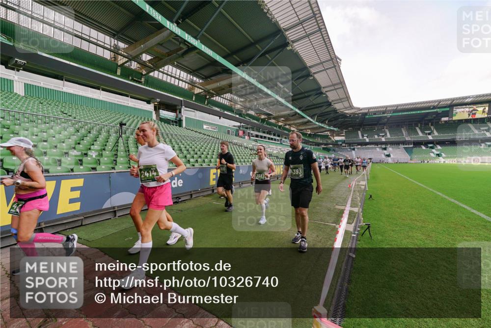 13.09.2026 - 21. swb-Marathon Bremen Michael Burmester http://msf.ph/oto/10326740 13.09.2026 13:31:07 Laufen im Stadion 122, 171, 224, 295, 297, 405, 487, 639, 767, 806, 840, 965, 1114, 1142, 1242, 1310, 1314, 1326, 1329, 1529, 1633, 1634, 1775, 1810, 1811, 1869, 1886, 1892, 1904, 1983, 2216, 2242, 2249, 2263, 2344, 2368, 2372, 2449, 2615, 2629, 2637, 2643, 2677, 2719, 2726, 2738, 2869, 2871, 2877, 2918, 2945, 2952, 2994, 3038, 3094, 3101, 3140, 3223, 3227, 3286, 3379, 3401, 3426, 3572, 3644, 3723, 3736, 3873, 3876, 3898, 3918, 3929, 3944, 4056, 357 meine-sportfotos.de