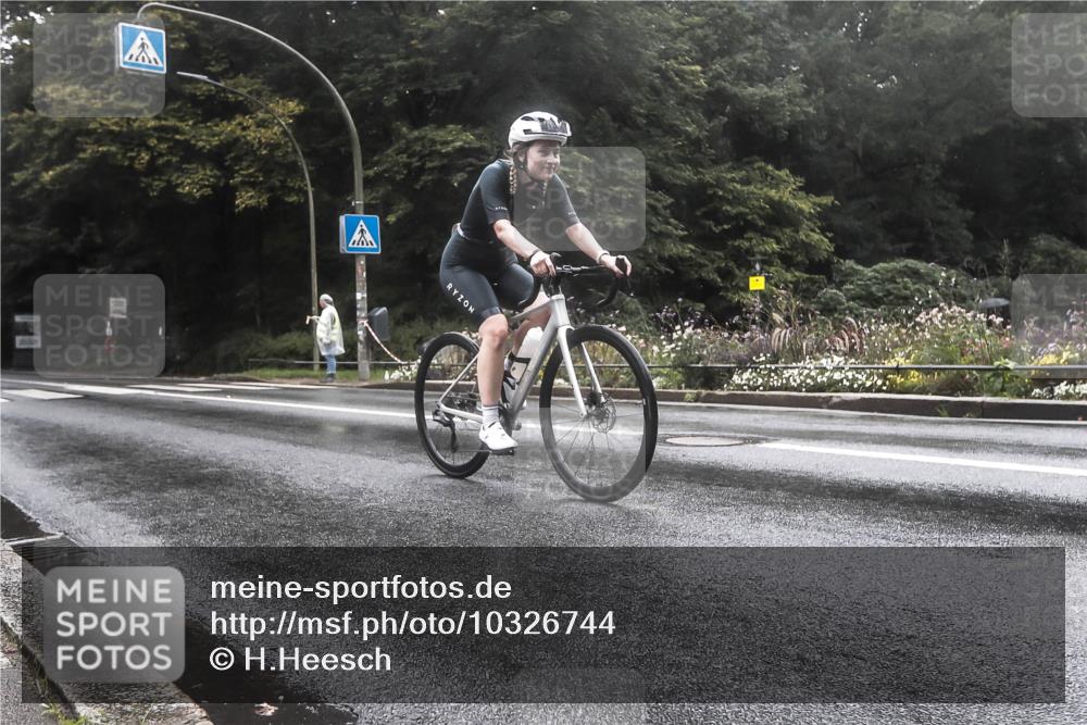 13.09.2026 - Stadtparktriathlon H.Heesch http://msf.ph/oto/10326744 13.09.2026 12:57:35 Radfahren 1091, 1283, 1392 meine-sportfotos.de