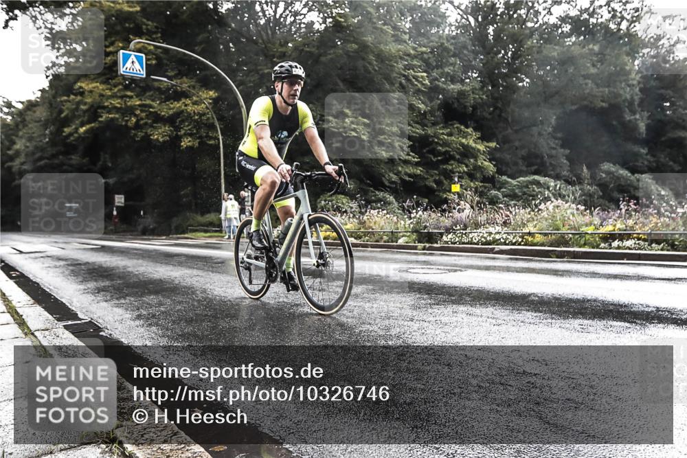 13.09.2026 - Stadtparktriathlon H.Heesch http://msf.ph/oto/10326746 13.09.2026 11:45:54 Radfahren 866, 926 meine-sportfotos.de