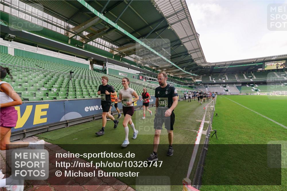 13.09.2026 - 21. swb-Marathon Bremen Michael Burmester http://msf.ph/oto/10326747 13.09.2026 13:31:07 Laufen im Stadion 122, 171, 224, 295, 297, 405, 487, 639, 767, 806, 840, 965, 1114, 1142, 1242, 1310, 1314, 1326, 1329, 1529, 1633, 1634, 1775, 1810, 1811, 1869, 1886, 1892, 1904, 1983, 2216, 2242, 2249, 2263, 2344, 2368, 2372, 2449, 2615, 2629, 2637, 2643, 2677, 2719, 2726, 2738, 2869, 2871, 2877, 2918, 2945, 2952, 2994, 3038, 3094, 3101, 3140, 3223, 3227, 3286, 3379, 3401, 3426, 3572, 3644, 3723, 3736, 3873, 3876, 3898, 3918, 3929, 3944, 4056, 357 meine-sportfotos.de