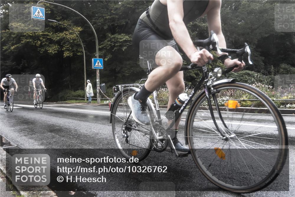 13.09.2026 - Stadtparktriathlon H.Heesch http://msf.ph/oto/10326762 13.09.2026 12:57:45 Radfahren 1306, 1374, 1409 meine-sportfotos.de