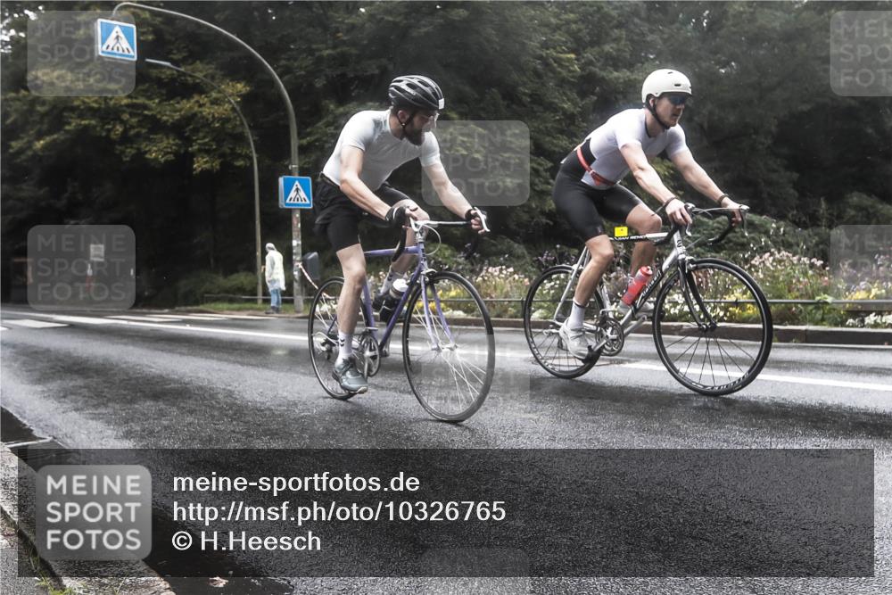 13.09.2026 - Stadtparktriathlon H.Heesch http://msf.ph/oto/10326765 13.09.2026 12:57:46 Radfahren 1306, 1374, 1409 meine-sportfotos.de