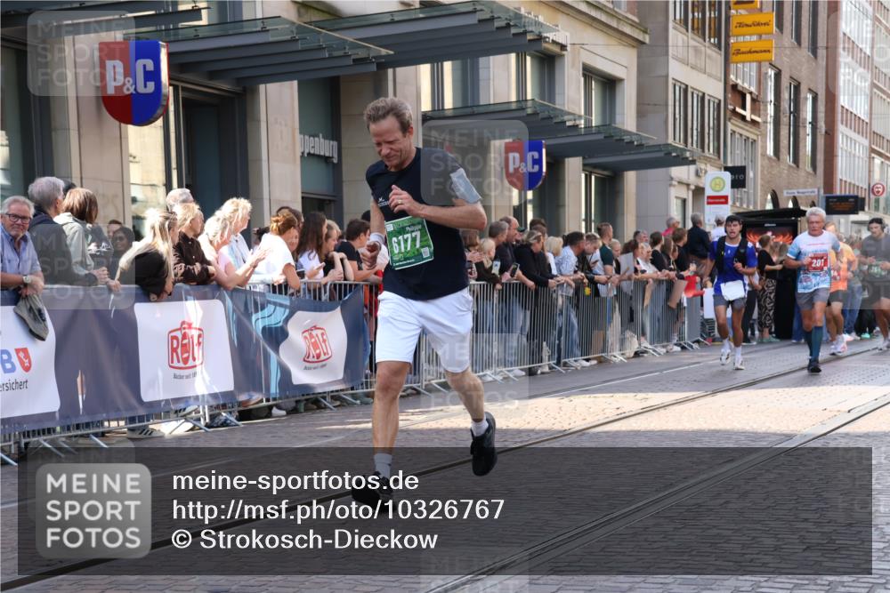 13.09.2026 - 21. swb-Marathon Bremen Strokosch-Dieckow http://msf.ph/oto/10326767 13.09.2026 13:20:26 Ziel 541, 769, 876, 1056, 1528, 1881, 2425, 2640, 3356, 3813, 3866, 4174, 4316, 4357, 4482, 4612, 5161, 5213, 5493, 5855, 5954, 6177, 6401, 6495, 6496, 6680, 7411, 7517, 8005, 8141, 8804, 9162, 9691, 9721, 9949, 13126, 201, 232, 334, 655, 1058, 1197, 1537, 1646, 1750, 1931, 2122, 2493, 2577, 2885, 2903, 2953, 3685, 3690, 4351, 4358, 5137, 5450, 5493, 5583, 6496, 6901, 7018, 7341, 7531, 7664, 8178, 9047, 9518, 9721, 9756, 13222 meine-sportfotos.de