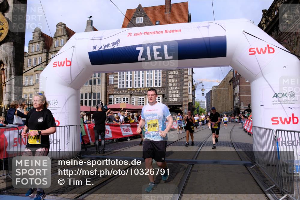 13.09.2026 - 21. swb-Marathon Bremen Tim E. http://msf.ph/oto/10326791 13.09.2026 11:01:40 Ziel 10181, 10560, 10647, 10648, 10678, 10892, 11260, 11306, 11459, 11467, 11550, 11551, 11666, 11751, 11788, 11796, 11798, 11813, 11816, 11969, 11970, 12047, 12062, 12245, 12283, 12390, 12391 meine-sportfotos.de