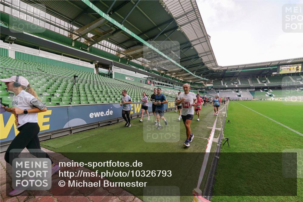 13.09.2026 - 21. swb-Marathon Bremen Michael Burmester http://msf.ph/oto/10326793 13.09.2026 13:31:15 Laufen im Stadion 122, 224, 295, 297, 386, 405, 487, 617, 639, 767, 806, 840, 965, 1114, 1142, 1310, 1314, 1326, 1329, 1529, 1633, 1634, 1775, 1801, 1810, 1811, 1869, 1892, 1904, 1983, 2216, 2242, 2249, 2263, 2344, 2368, 2372, 2449, 2615, 2629, 2637, 2643, 2677, 2719, 2726, 2738, 2869, 2871, 2877, 2918, 2945, 2952, 2994, 3038, 3094, 3101, 3140, 3223, 3227, 3379, 3401, 3426, 3572, 3644, 3723, 3736, 3873, 3876, 3918, 3929, 3944, 4056, 357 meine-sportfotos.de