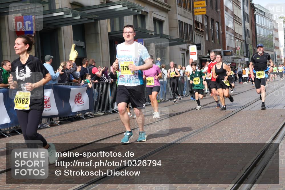 13.09.2026 - 21. swb-Marathon Bremen Strokosch-Dieckow http://msf.ph/oto/10326794 13.09.2026 11:01:16 Ziel 10181, 10251, 10332, 10497, 10560, 10647, 10648, 10678, 11075, 11150, 11305, 11324, 11459, 11467, 11479, 11486, 11550, 11551, 11666, 11668, 11747, 11788, 11796, 11798, 11969, 11970, 11985, 11986, 12047, 12062, 10093, 10428, 10639, 10753, 10892, 10964, 10965, 11049, 11116, 11260, 11306, 11428, 11540, 11681, 11682, 11728, 11751, 11813, 11816, 11850, 12085, 12116, 12241, 12245, 12283, 12390, 12391, 12428 meine-sportfotos.de