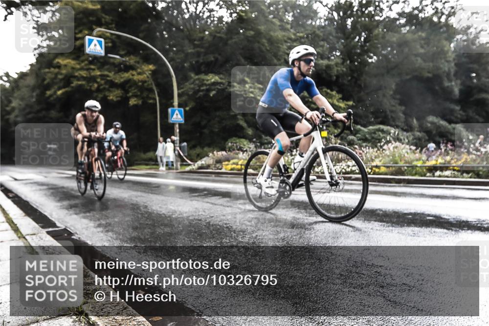 13.09.2026 - Stadtparktriathlon H.Heesch http://msf.ph/oto/10326795 13.09.2026 11:46:14 Radfahren 871, 874, 882, 939, 945 meine-sportfotos.de
