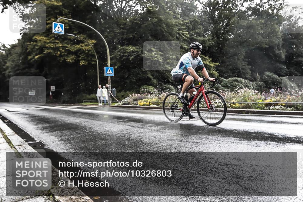 13.09.2026 - Stadtparktriathlon H.Heesch http://msf.ph/oto/10326803 13.09.2026 11:46:15 Radfahren 871, 882, 939, 945 meine-sportfotos.de