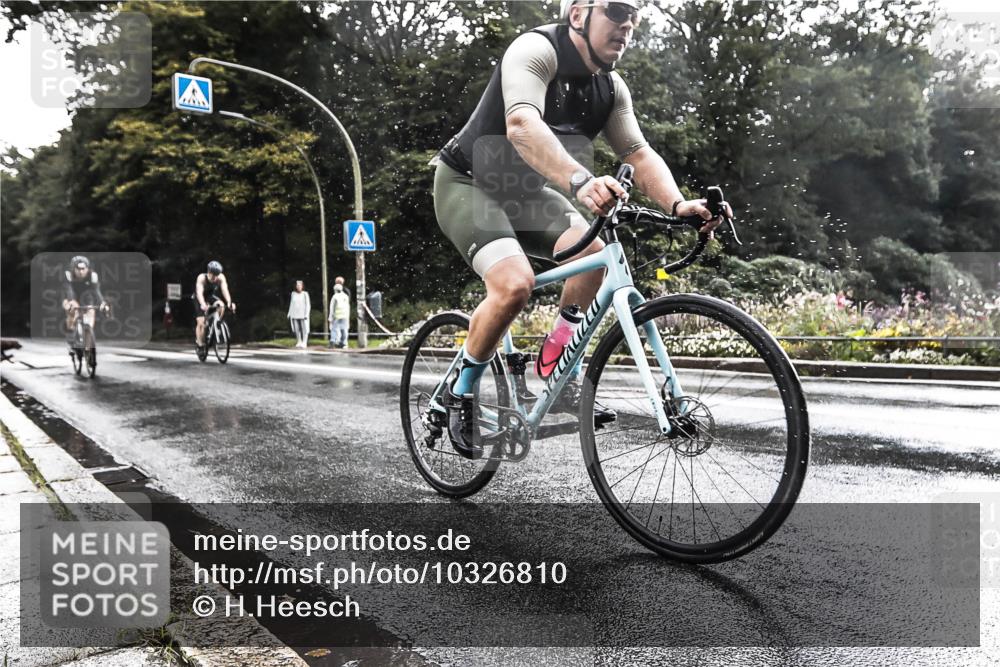 13.09.2026 - Stadtparktriathlon H.Heesch http://msf.ph/oto/10326810 13.09.2026 11:46:33 Radfahren 786, 835, 933 meine-sportfotos.de