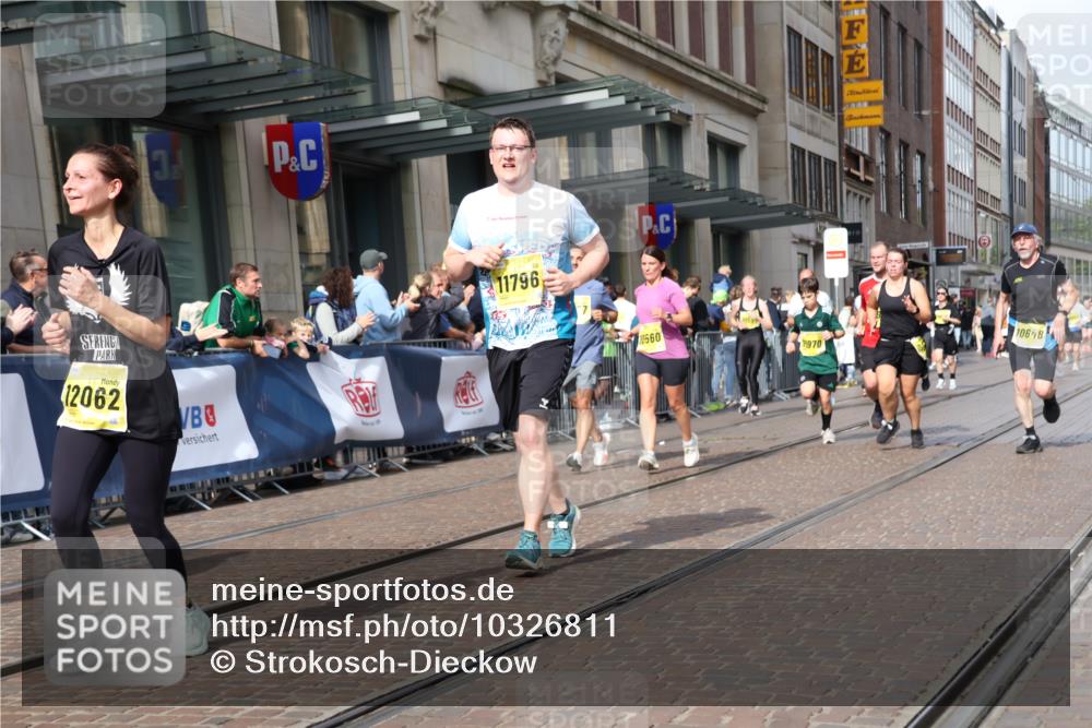 13.09.2026 - 21. swb-Marathon Bremen Strokosch-Dieckow http://msf.ph/oto/10326811 13.09.2026 11:01:17 Ziel 10181, 10251, 10332, 10497, 10560, 10647, 10648, 10678, 11075, 11150, 11305, 11324, 11459, 11467, 11479, 11486, 11550, 11551, 11666, 11668, 11747, 11788, 11796, 11798, 11969, 11970, 11985, 11986, 12047, 12062, 10093, 10428, 10639, 10753, 10892, 10964, 10965, 11049, 11116, 11260, 11306, 11428, 11540, 11681, 11682, 11728, 11751, 11813, 11816, 11850, 12085, 12116, 12241, 12245, 12283, 12390, 12391 meine-sportfotos.de