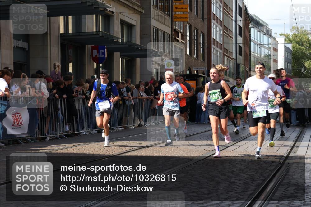 13.09.2026 - 21. swb-Marathon Bremen Strokosch-Dieckow http://msf.ph/oto/10326815 13.09.2026 13:20:28 Ziel 541, 769, 876, 1056, 1528, 1881, 2425, 2640, 3356, 3813, 3866, 4126, 4174, 4316, 4357, 4465, 4482, 4612, 5161, 5213, 5855, 5954, 6177, 6401, 6495, 6680, 7411, 7517, 7902, 8005, 8141, 8804, 9162, 9691, 9949, 13126, 201, 232, 334, 655, 1058, 1197, 1537, 1646, 1750, 1931, 2122, 2493, 2577, 2885, 2903, 2953, 3685, 3690, 3813, 4351, 4358, 5137, 5450, 5493, 5583, 6495, 6496, 6901, 7018, 7341, 7664, 8178, 9047, 9518, 9721, 9756, 13222 meine-sportfotos.de