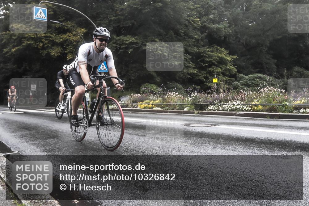 13.09.2026 - Stadtparktriathlon H.Heesch http://msf.ph/oto/10326842 13.09.2026 12:58:14 Radfahren 1210, 1244, 1352, 1359, 1385 meine-sportfotos.de
